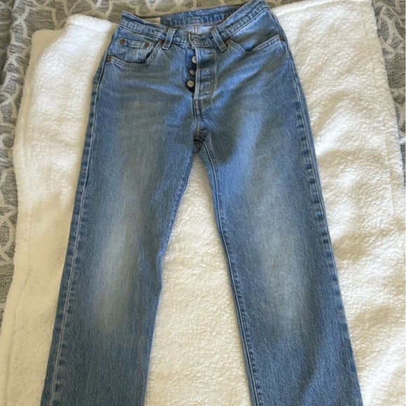 These jeans are in great condition. They didn’t fit me anymore after pregnancy. - Picture 5 of 10